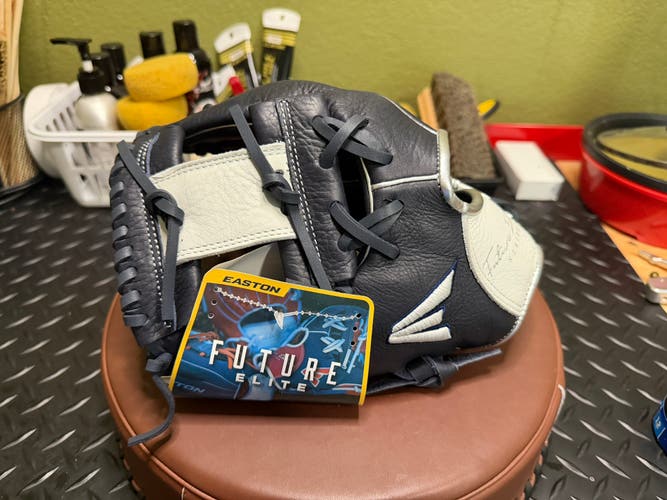 Easton Future Elite LH Infield Baseball Glove 11" (New)