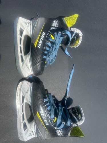 2023 Bauer Vapor X4 Hockey Skates Extra Wide Width Size 3 (Used)