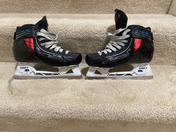 True Pro Custom Hockey Skates Size 4.5 (Used)