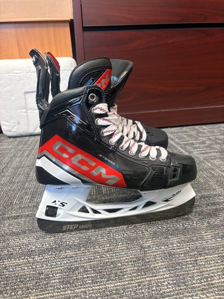 Black 2023 CCM JetSpeed FT6 Pro Hockey Skates Regular Width Size 6.5 (Used)