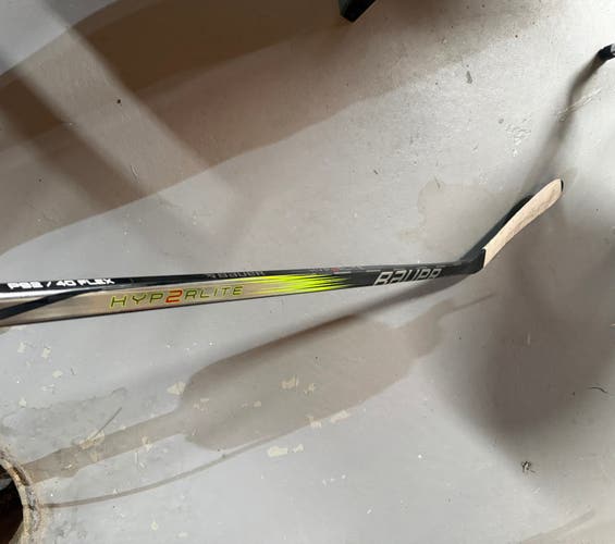 Junior Bauer Vapor Hyperlite 2 Left Hand Hockey Stick P92 40 Flex (Used)