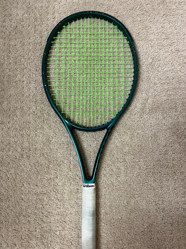 Wilson Blade 100 v9 grip size-4 1/4