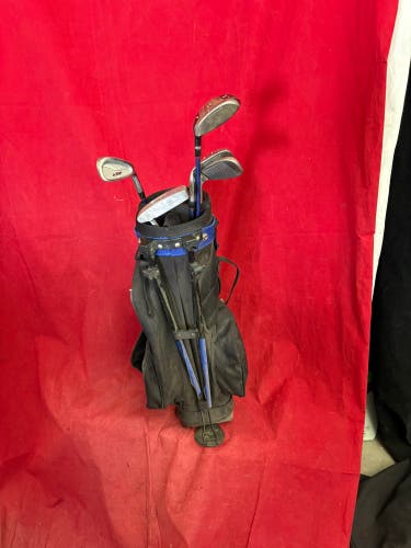 Golf Set: Junior Right Handed Clubs (Full Set) Junior 5 Pieces (Used)