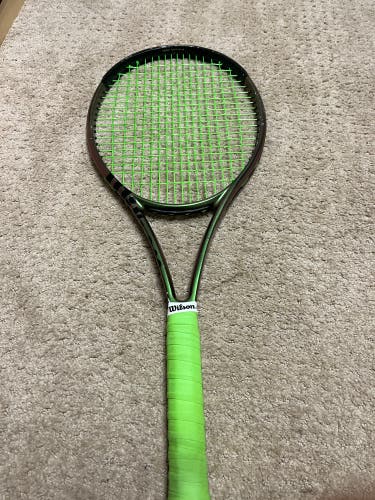 Wilson Blade 100 v8 Grip size-4 1/4