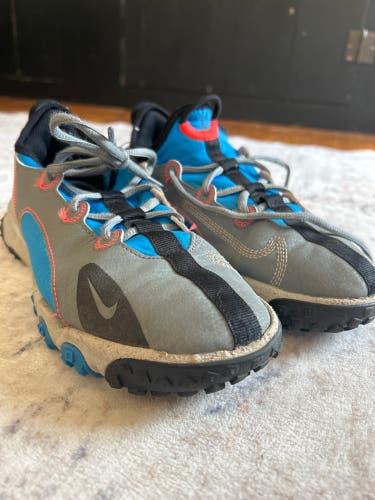 Gray Men's 5Y (Big Kids / Youth) Youth Nike Force Zoom Trout 4 Turf Low Top Turf Cleats (Used)