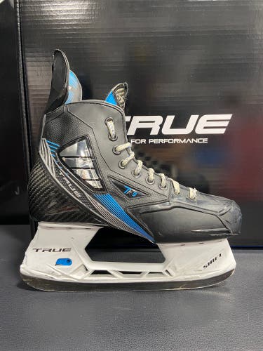 True TF9 Size 6.5 R Skates (Used)