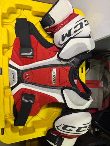 Men's Large Senior CCM U+ Pro Shoulder Pads Pro Stock (Used)