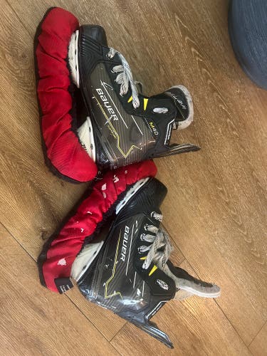2024 Bauer Supreme M40 Hockey Skates Extra Wide Width Size 2.5 (Used)