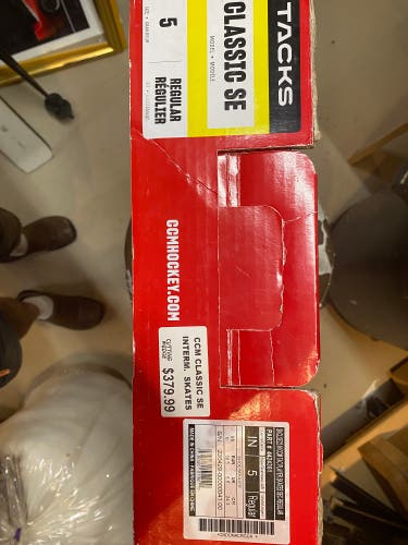 2022 CCM Classic SE Hockey Skates Regular Width Size 5 (Used)