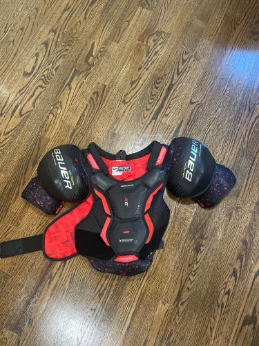 Men's Large Intermediate Bauer Vapor 3X Shoulder Pads (Used)