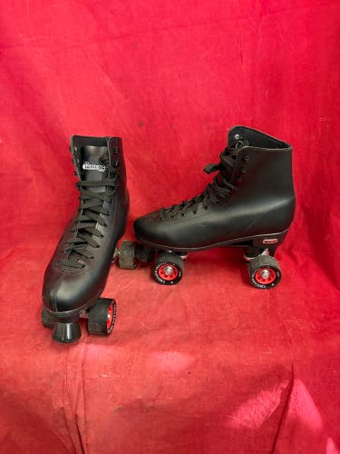 Rollerskates: Chicago Skates Boys' Classic Quad Roller Skates in black. Sz: 12 M