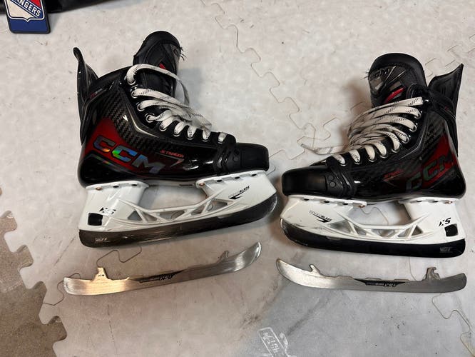 CCM JetSpeed FT8 Pro Hockey Skates Regular Width Size 5 (Used) extra steel included.