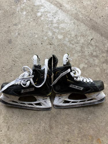 2018 Bauer Supreme 2S Pro Hockey Skates Regular Width Size 3 (Used)