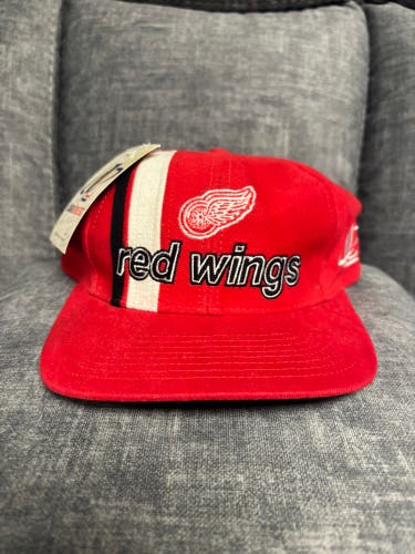 Detroit Red Wings Logo Athletic Strapback Hat