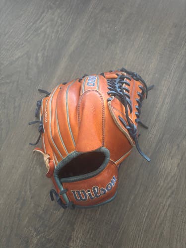 Custom Wilson A2000 RH Pitcher's Baseball Glove 12" (Used)