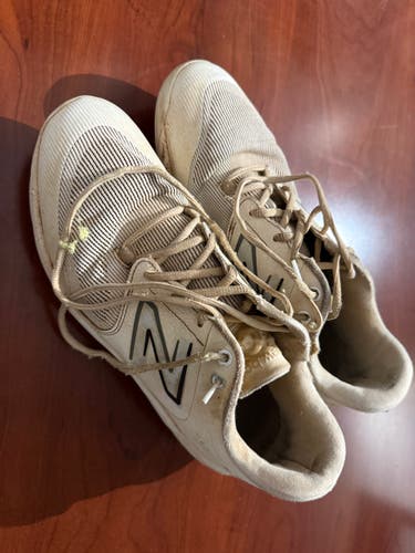 White Size M 10.5 (W 11.5) New Balance Metal Cleats (Used)