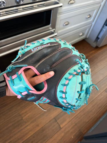 Wilson A2000 RH Catcher's Baseball Glove 33" (Used)