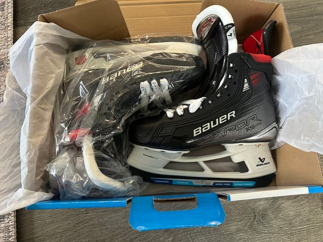 (New) Bauer Vapor X5 Pro Hockey Skates Size 4 Fit 3