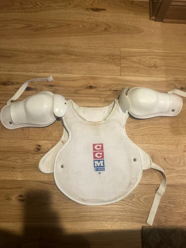 Men's Medium Senior CCM SP90 Shoulder Pads (Used)