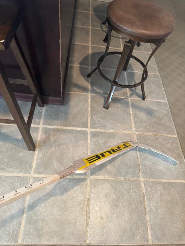 Intermediate True Catalyst SX Regular Goalie Stick 23" Paddle (Used)