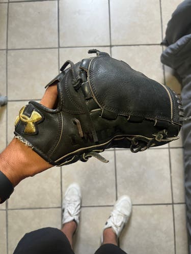 Under Armour Japan RH Pitcher's Baseball Glove 11.75" (Used)