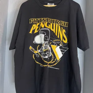 Black Large Men's Shirt Pittsburgh Penguins Snoopy Graphic T-Shirt