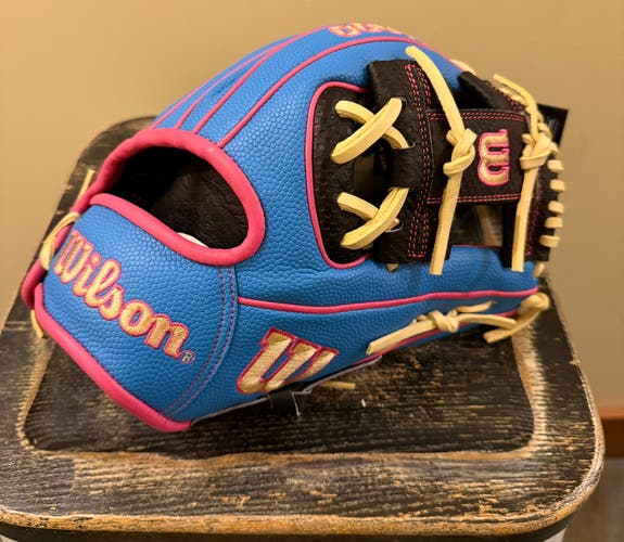 NWT Wilson A2000 Baseball Glove 11.5” *RHT*
