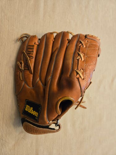 Vintage Wilson Right Hand Throw Roger Clemens 20K Edition 11.5" Baseball Glove - Mint Condition