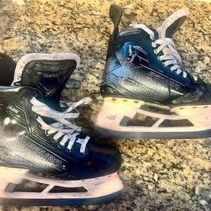 2022 Bauer Supreme M5 Pro Hockey Skates 7.5 (Used)
