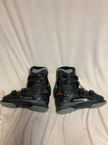 Mondo 29 & 29.5 Men's Nordica All Mountain Ski Boots (Used)