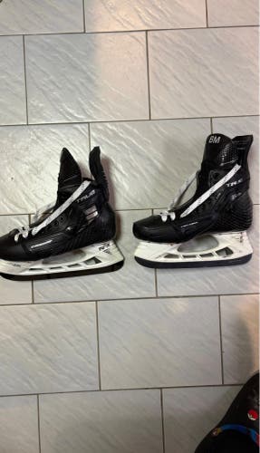 Black 2025 True Pro Custom Hockey Skates Regular Width Pro Stock 9 (New)