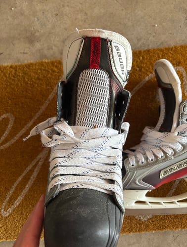 2011 Bauer Vapor X7.0 Hockey Skates Regular Width 10 (New)