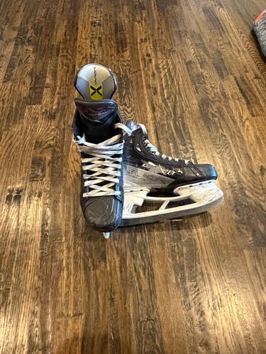 Black/White 2025 Bauer Vapor Hyperlite 2 Hockey Skates Regular Width Pro Stock 8 (Used)