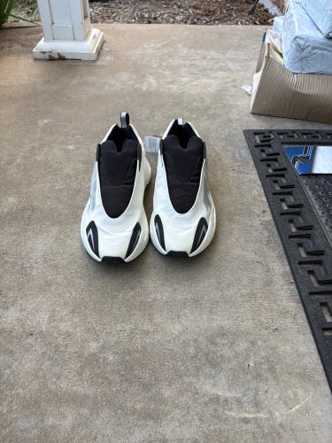 Men's Size M 11.5 (W 12.5) Adult Adidas Yeezy 700 Shoes (New)