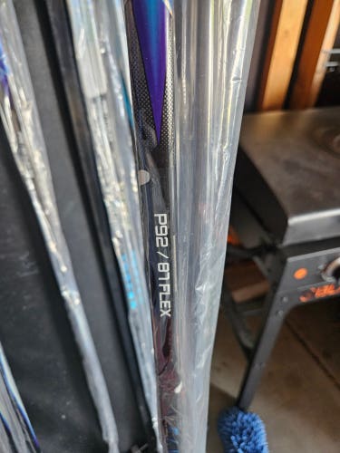 Senior Bauer Vapor Flylite Right Handed Hockey Stick P92 87 Flex (New)