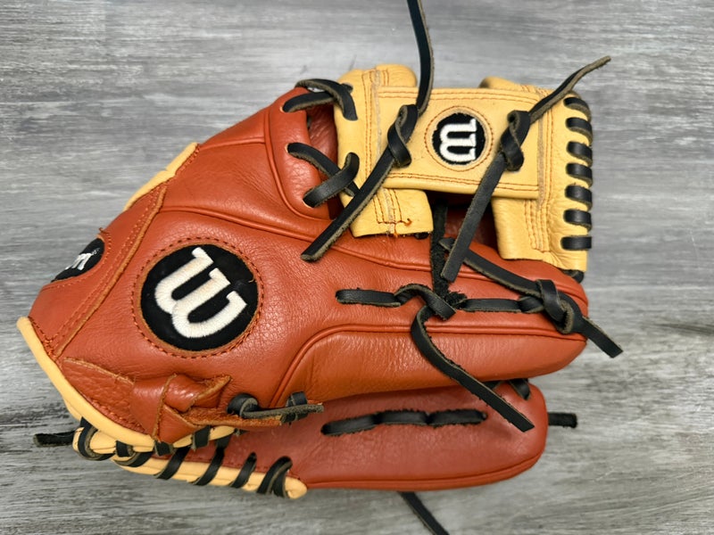 Wilson A500 RH Baseball Glove 11" (Used like new)