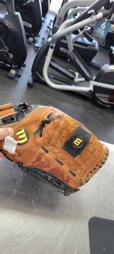 Used Wilson 13 BB/SB Glove RH Throw None 13" 11497-C000159325