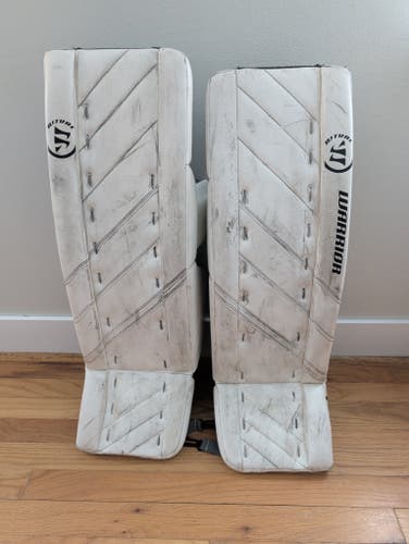 28" Warrior Ritual G4 Goalie Leg Pads (Used)