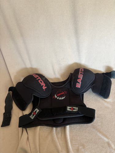 Large Junior Easton Sp300 Shoulder Pads (Used)