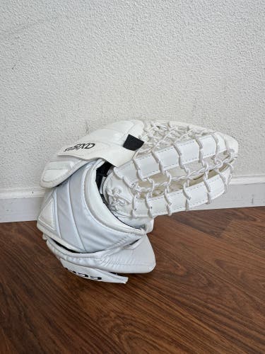New CCM Axis 2.5 Junior Hockey Goalie Glove White