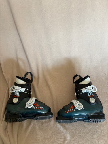 Mondo 19 & 19.5 Unisex Salomon All Mountain T2 Ski Boots (Used)