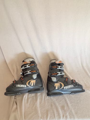 Mondo 26 & 26.5 Unisex Tecnica All Mountain Ski Boots (Used)