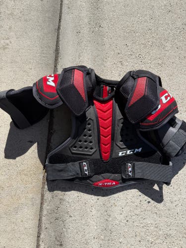 Men's Small Senior CCM QuickLite XTRA Shoulder Pads (Used)