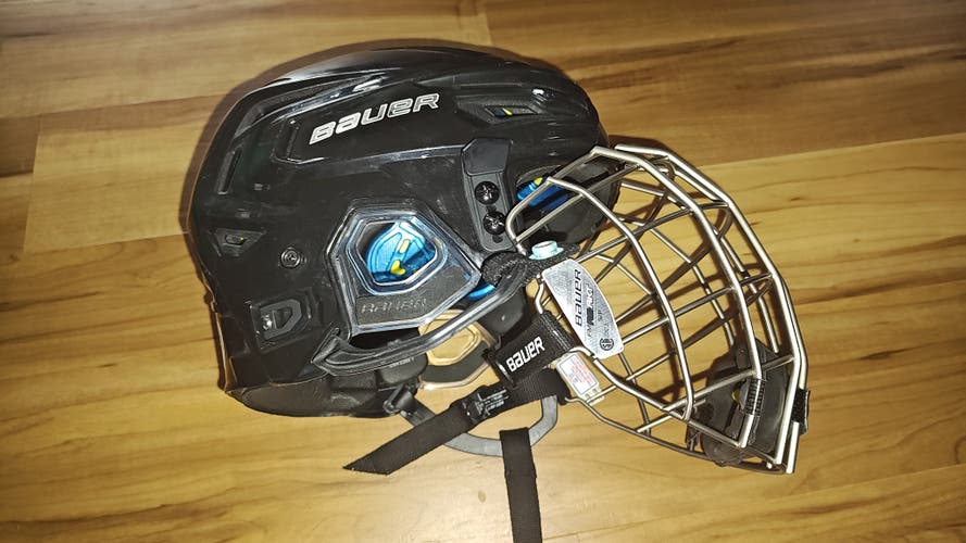 Small Bauer Re-Akt 150 Helmet (Used)