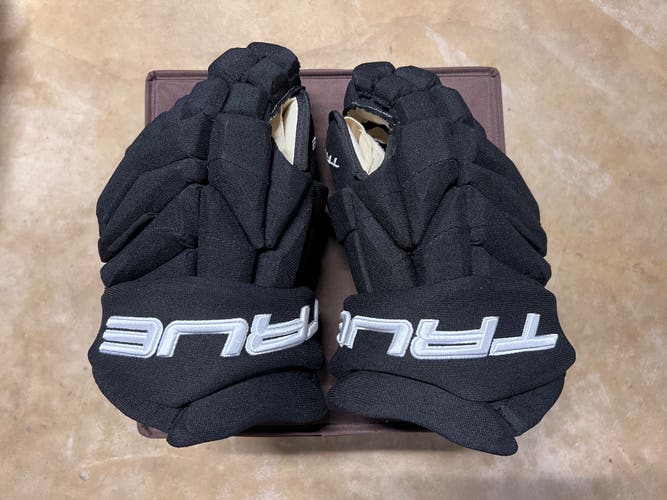 True Catalyst 9x Gloves 14" Pro Stock (Used)