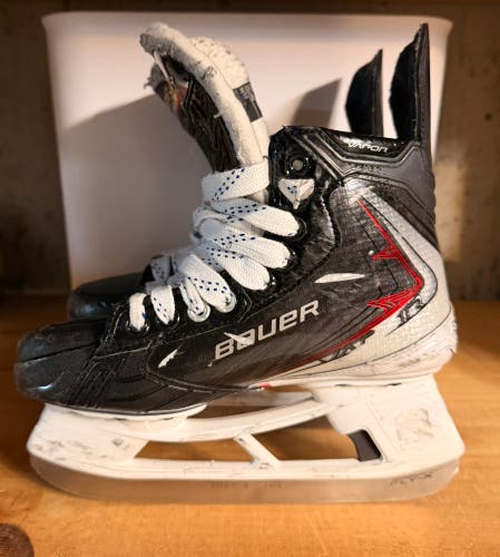 2025 Bauer Vapor Fly40 Hockey Skates Regular Width Size 4.5 (Used)