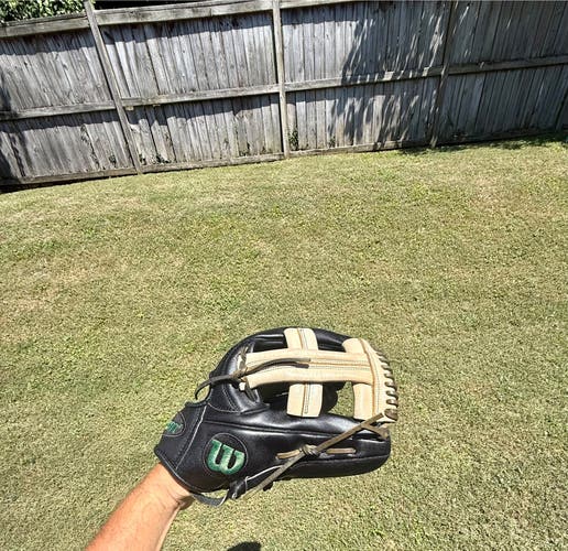 Single Post Wilson A2000 CK22 RH Infield Baseball Glove 11.75"