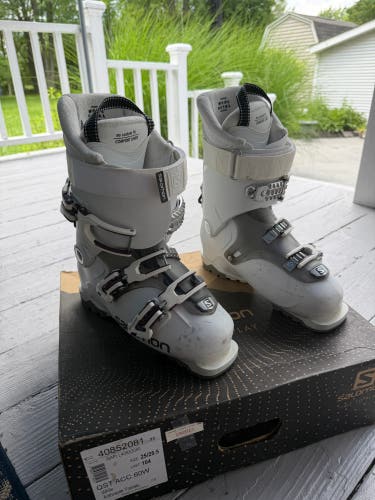 Mondo 25 & 25.5 Women's Salomon QST Access 60 W Ski Boots Medium Flex (Used)