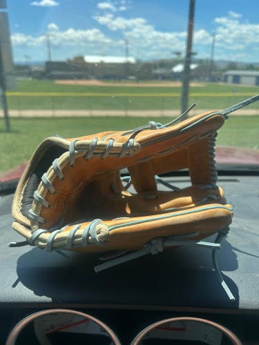 2025 Marucci Cypress Series RH Infield Baseball Glove 11.75" (Used)