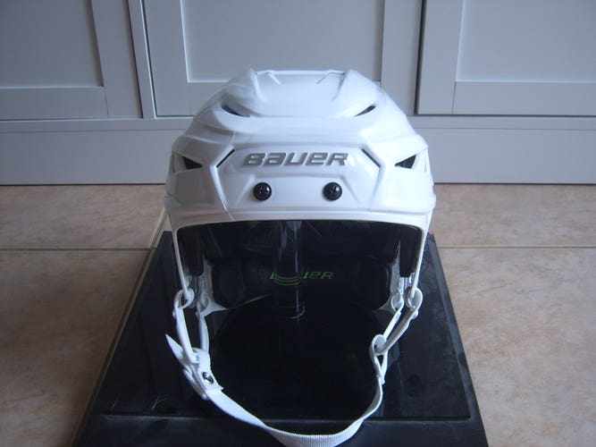 Brand New Never Used Bauer Hyperlite Senior Hockey Helmet sz Medium/Large